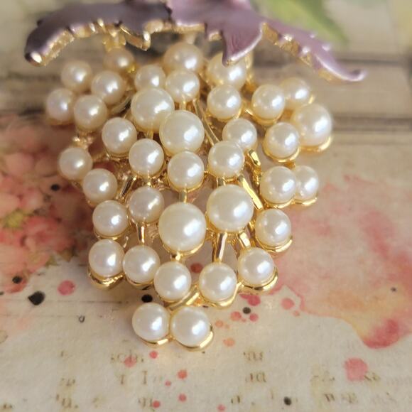 Brooch Women Vintage Grape Cluster Pin Pearl Bead Purple Enamel Brooch - Picture 4 of 10